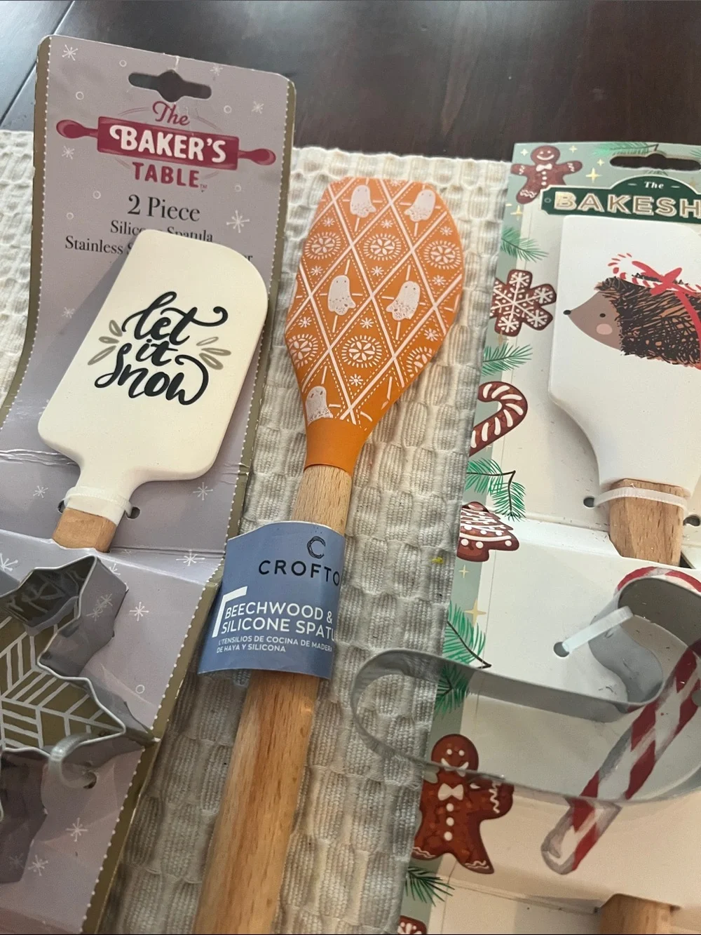 Baker’s table/bake shop/Crofton/￼ set festive